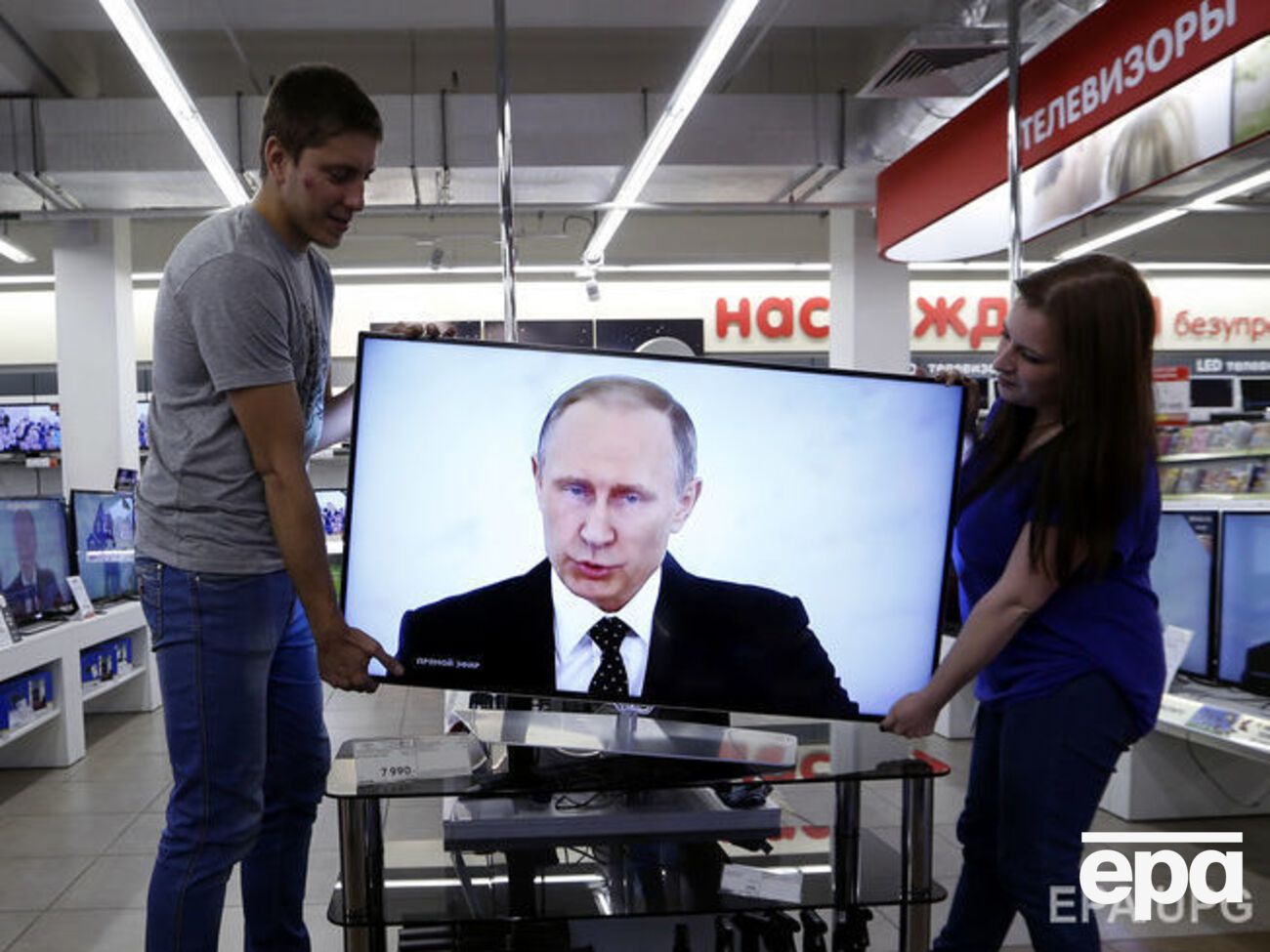 "Первый канал" Росії вирізав згадку про Путіна в репліці про переваги авторитарного методу керування