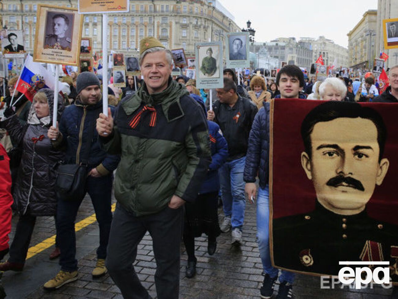 За носіння георгіївської стрічки в Україні введено адміністративну відповідальність