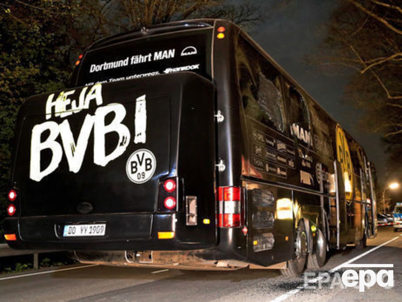 11 апреля в Дортмунде возле автобуса футбольного клуба "Боруссия" прогремели три взрыва