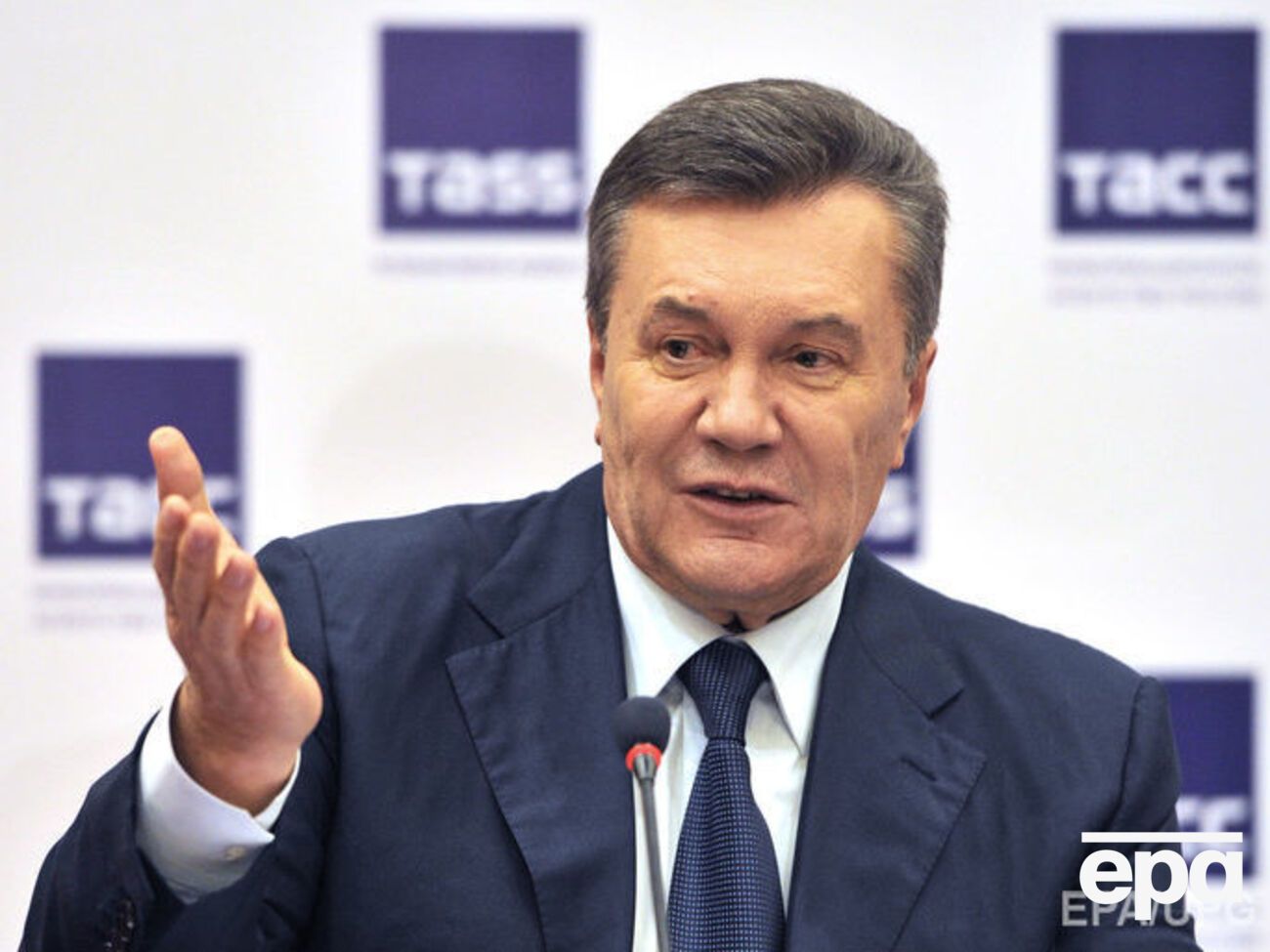 Янукович и его окружение в феврале 2014 года бежали из Украины на двух российских вертолетах