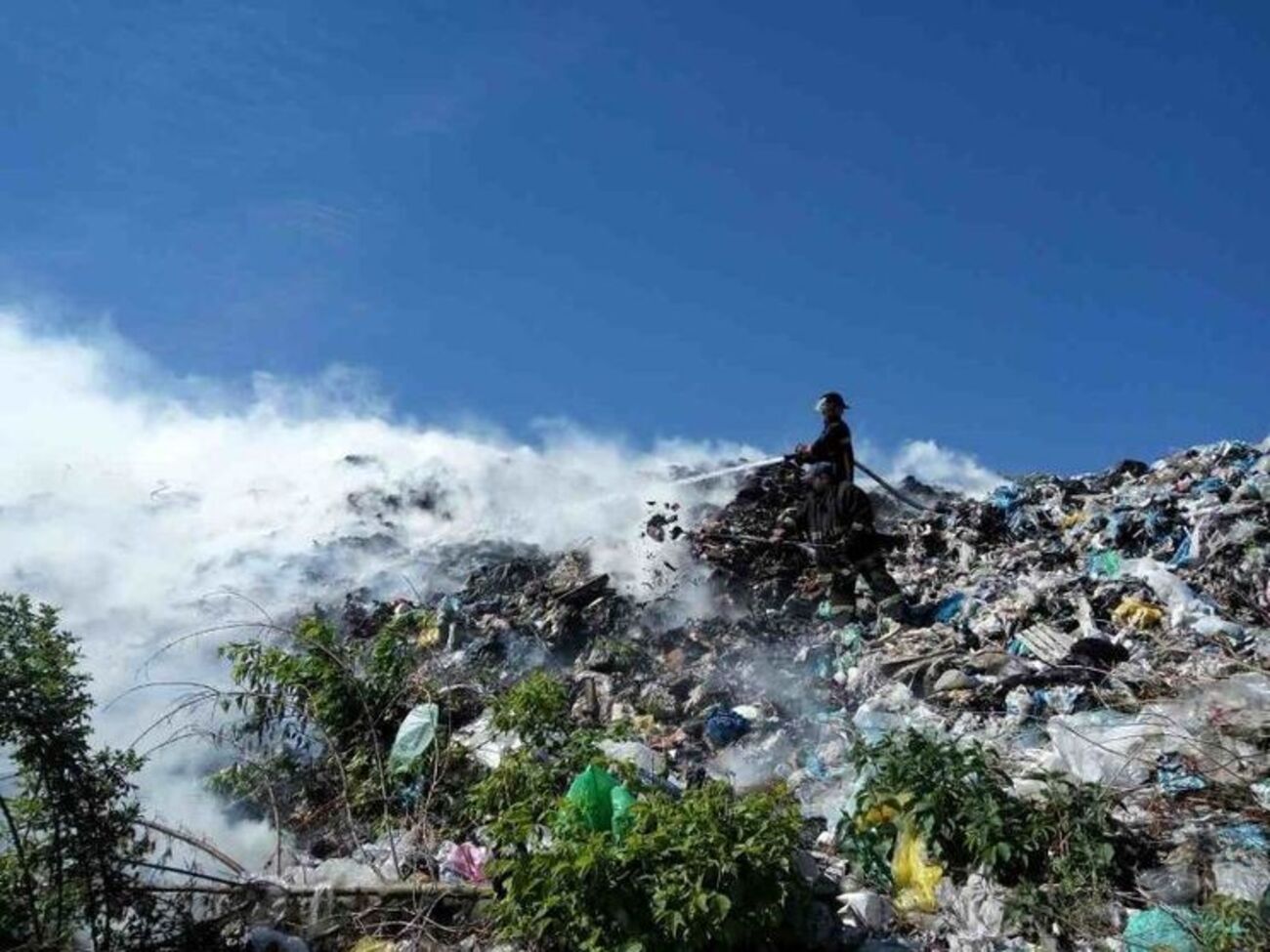 Мусор горит отдельными очагами