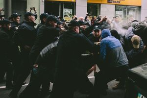 Унаслідок бійки постраждали двоє поліцейських