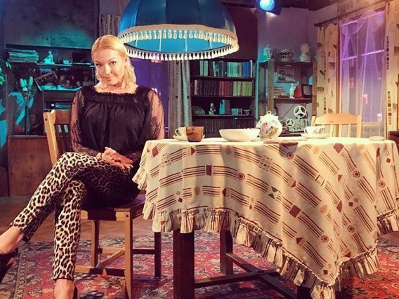 Волочкова села на поперечный шпагат перед камерой