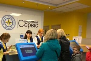 В центрах оформления документов сейчас ажиотаж, рассказали журналисты