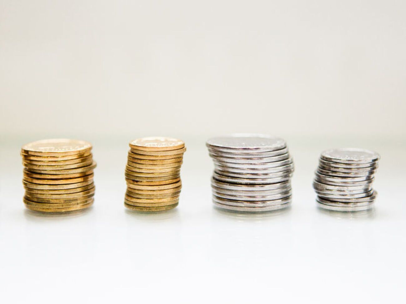 Кабмин обещает повысить пенсии почти в три раза