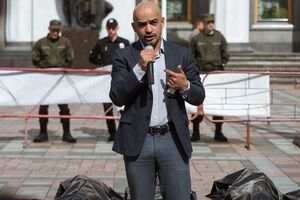 По странному стечению обстоятельств в санкционном списке в парламенте не оказалось фамилии Ахметова