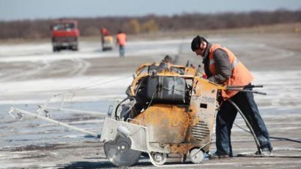 После окочания ремонта бетон на ВПП не застыл, утверждают в МАУ
