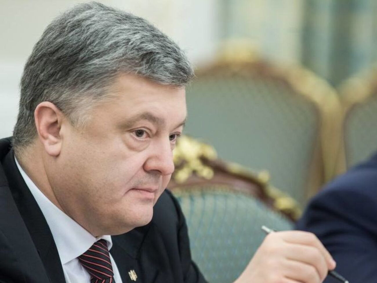 39,1% украинцев заверяют, что доверяют действиям президента Петра Порошенко частично