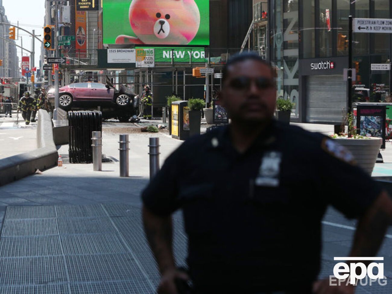 Машина врезалась в людей в центре Нью-Йорка