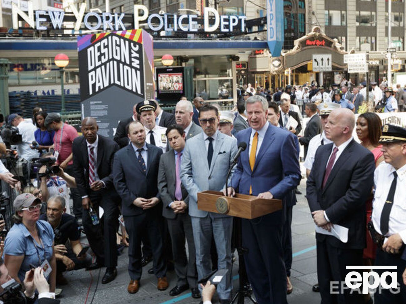 Мэр Де Блазио провел пресс-конференцию в связи с происшествием на Таймс-сквер