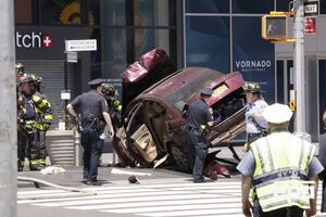Пожежники і поліція на місці ДТП