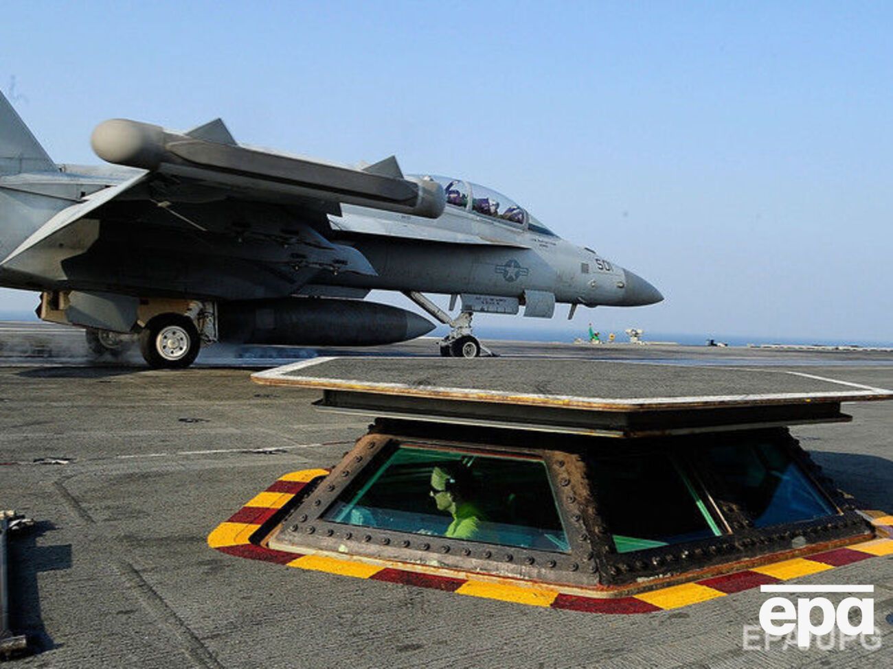 Авианосец будет тестировать запуск и посадку самолетов