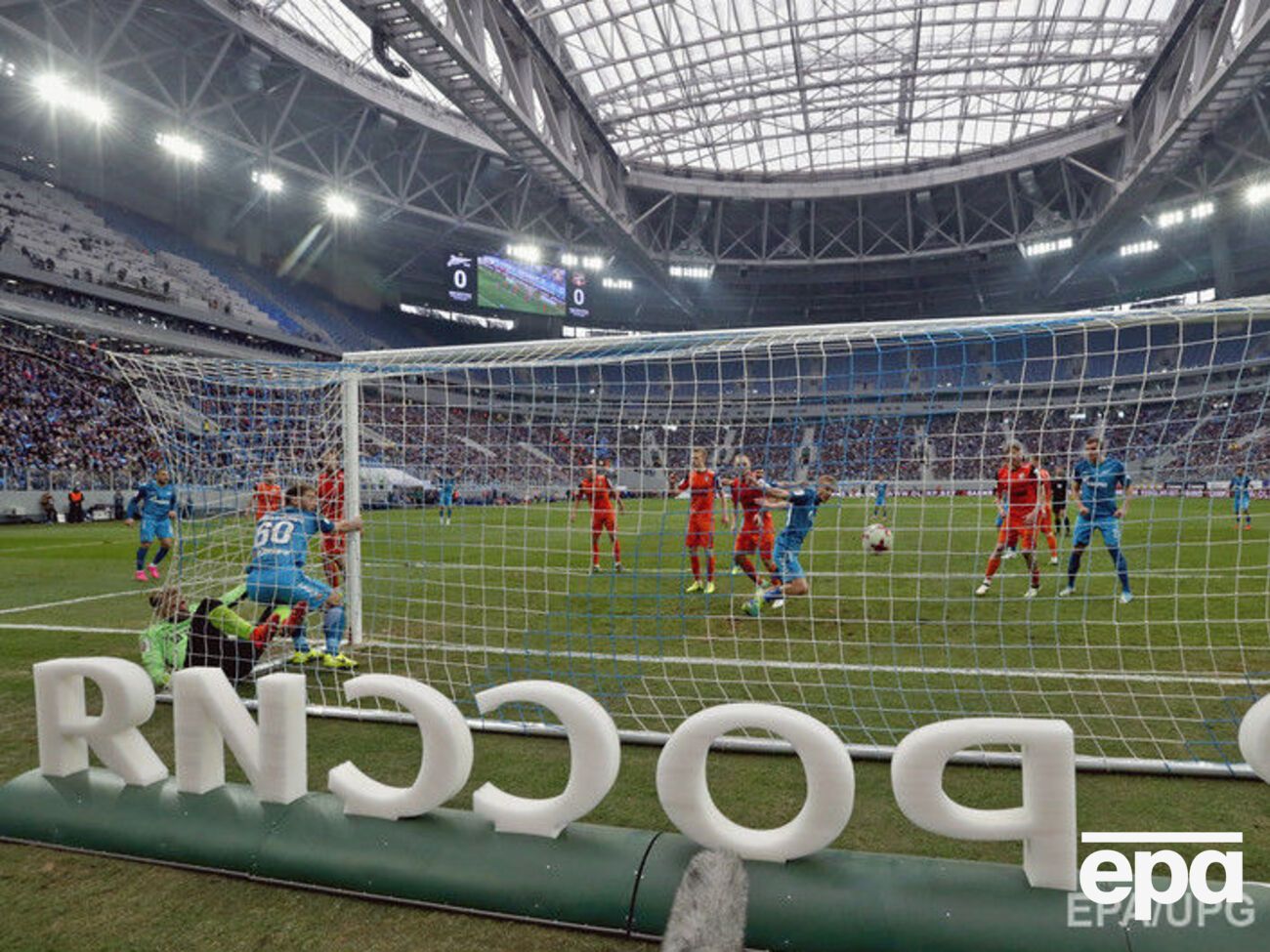 Новый стадион в Санкт-Петербурге должен принять матчи Кубка конфедераций в 2017 году и чемпионата мира по футболу в 2018 году