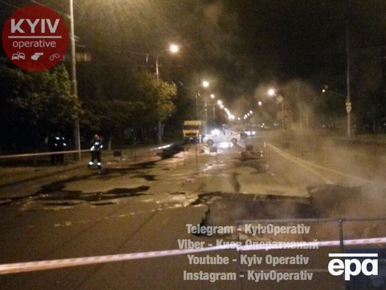 Дорожное полотно обвалилось из-за прорыва теплосети