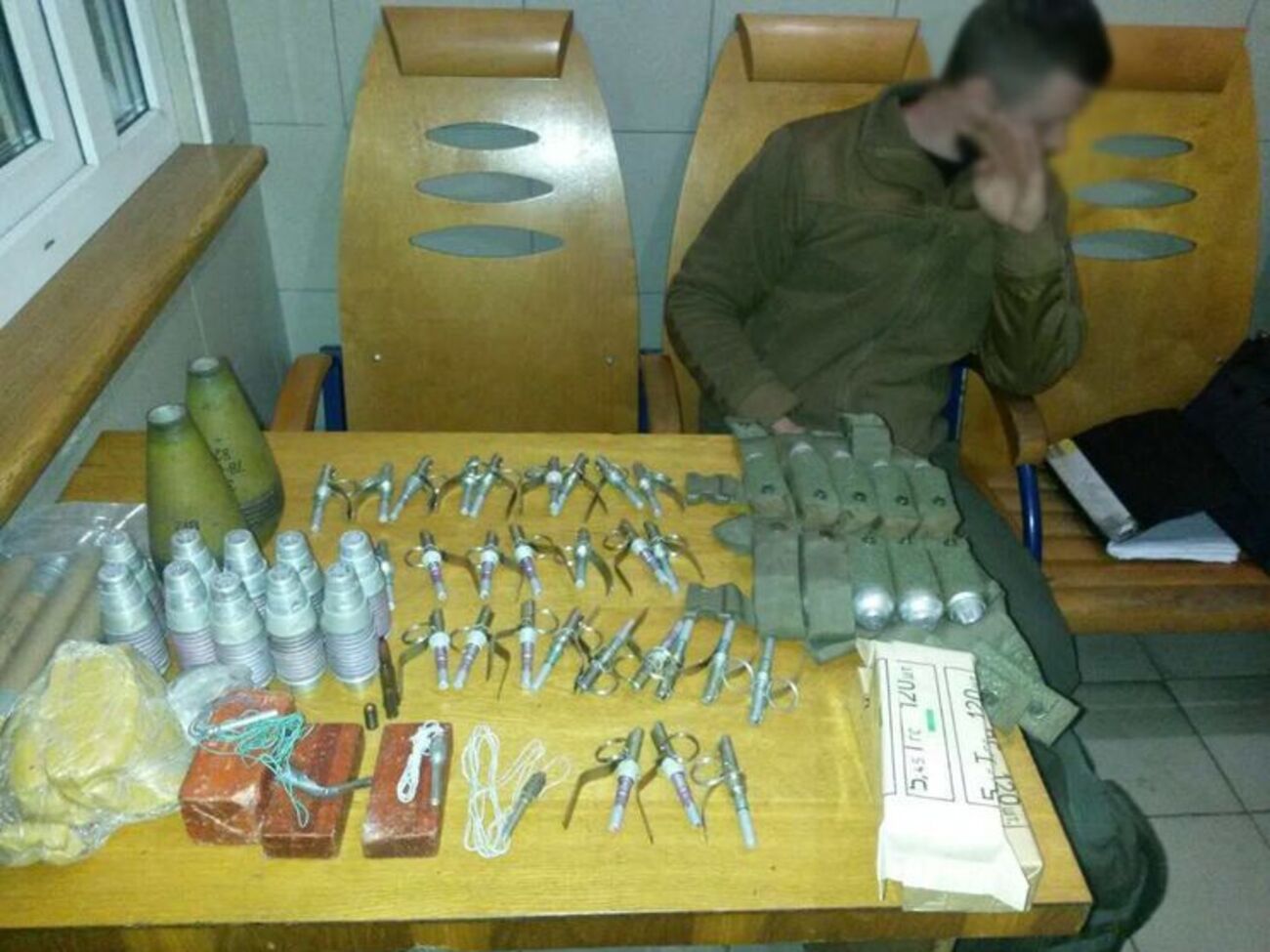 Мужчина не смог объяснить, зачем пытался вывезти взрывчатку и боеприпасы в Киев
