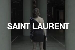 Генсбур снялась в черном коротком платье