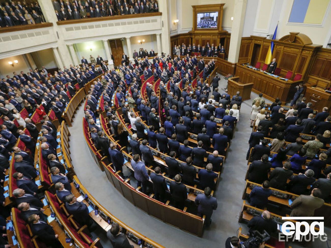 Согласно опросам, в Верховную Раду проходят семь партий