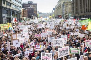 Против снесения хрущевок в Москве прошла многочисленная акция протеста
