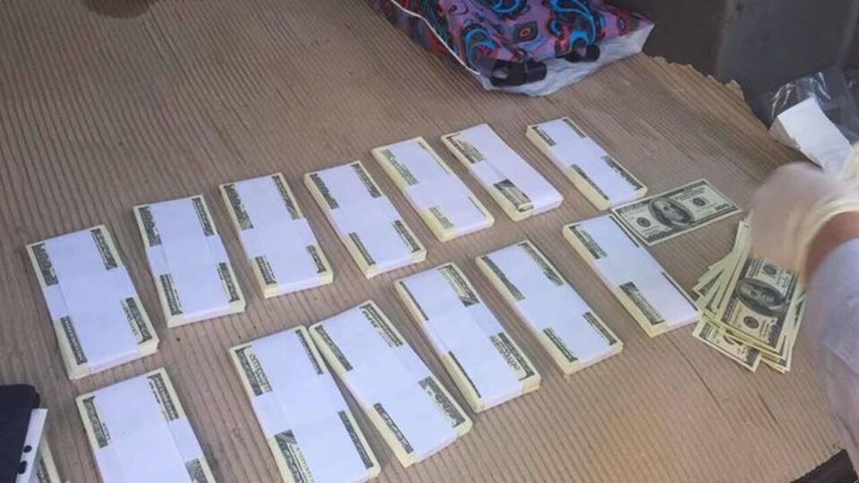 Зловмисники вимагали від підприємця $300 тис., а пізніше погодилися зменшити суму вдвічі