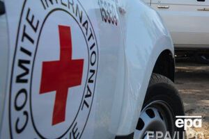 Декілька кулеметних черг пройшли безпосередньо поруч із людьми і автомобілями місії