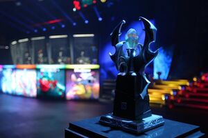 Команда-победительница получила Mystic Staff – кубок, выполненный в стиле одного из игровых артефактов