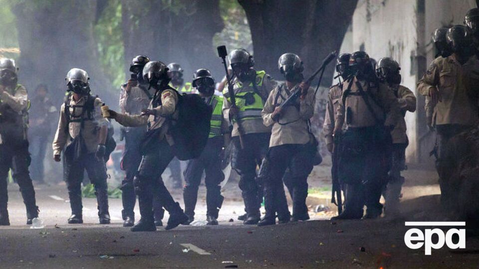 Унаслідок зіткнень між протестувальниками та поліцією в країні загинуло понад 30 осіб