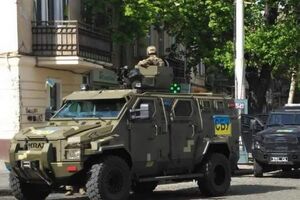 Активісти запевняють, що співробітники СБУ присутні ще як мінімум за трьома адресами