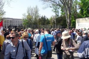 Людей евакуюють із площі