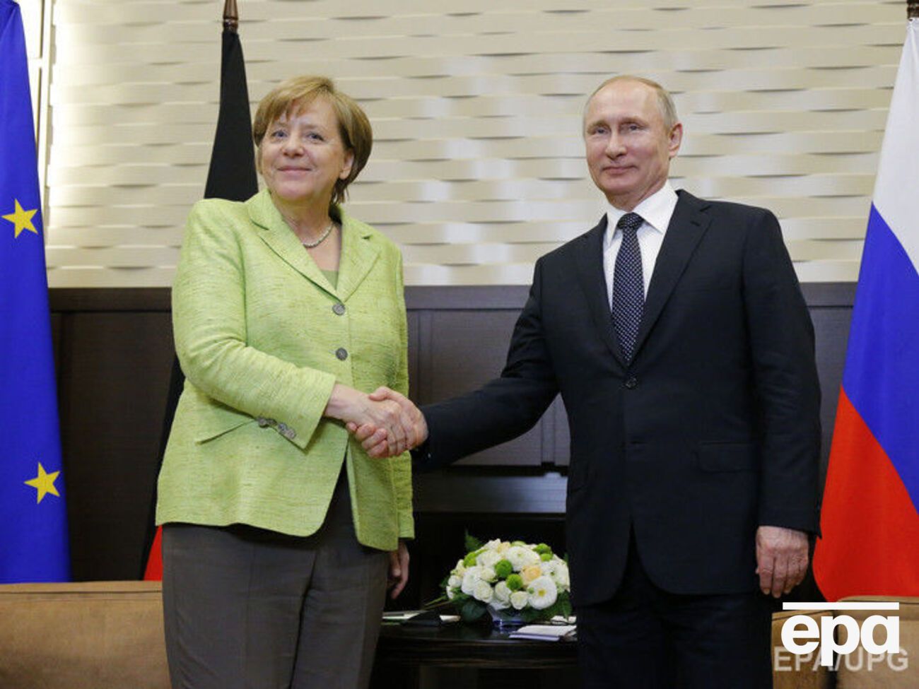 Меркель призвала Путина обеспечить права геев в Чечне