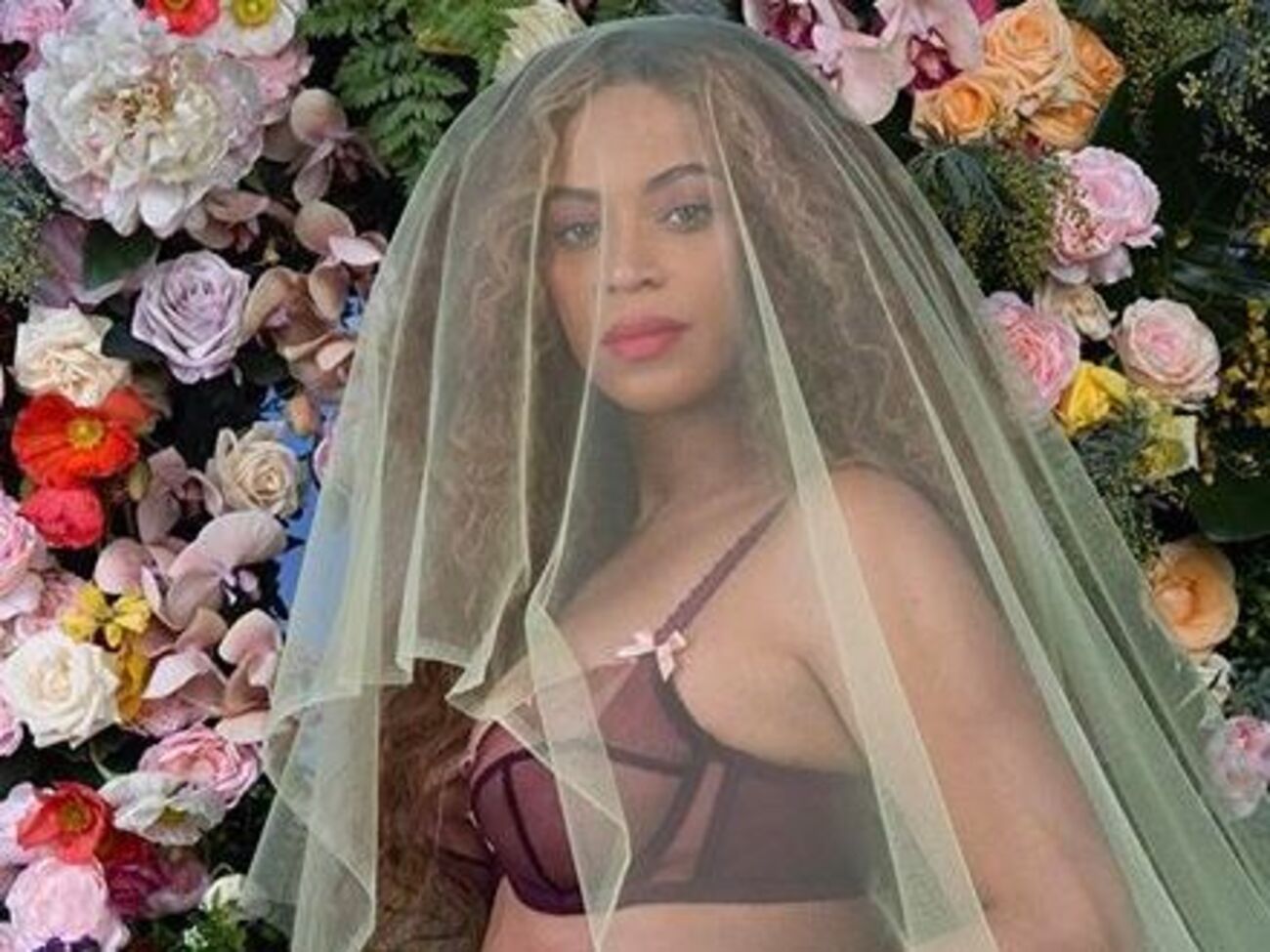 Бейонсе незабаром народить двійню