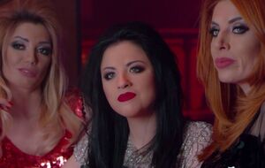 Действие клипа группы "Пающие трусы" развивается в ночном клубе