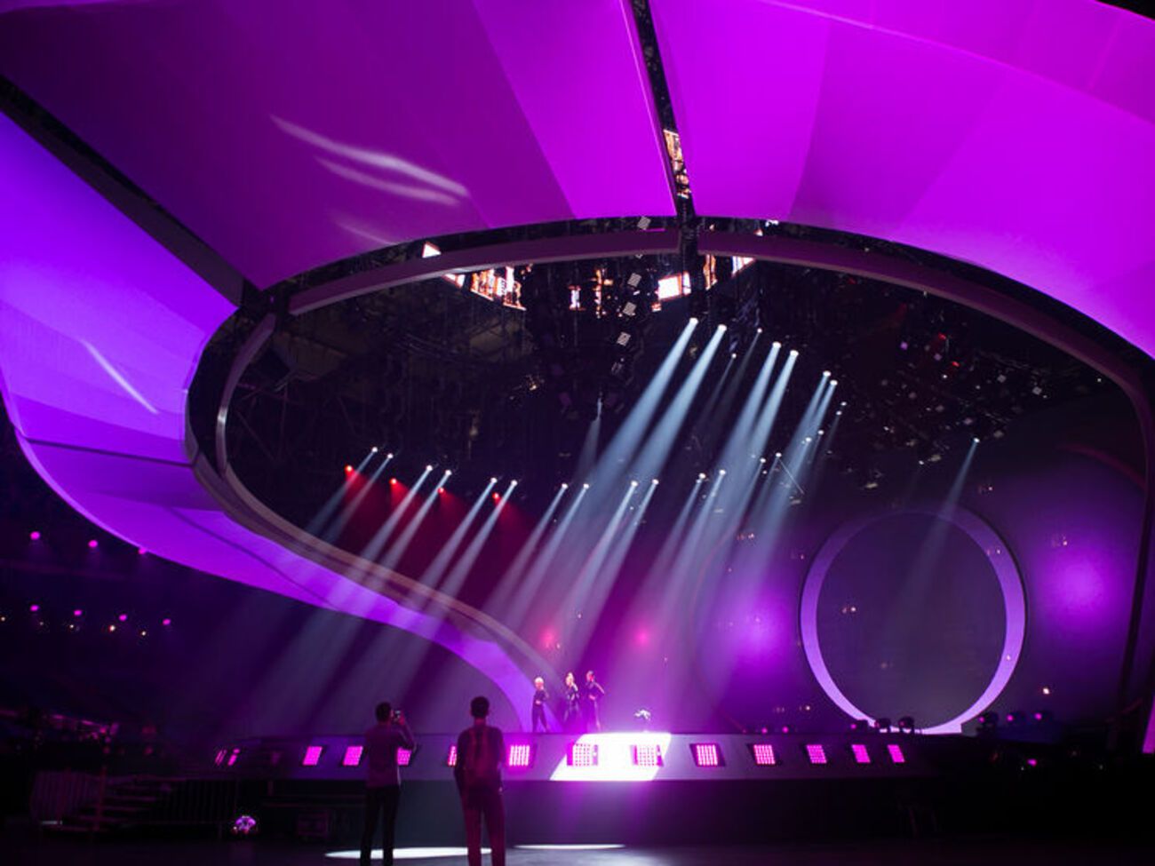 Участники впервые выходили на сцену "Евровидения 2017"