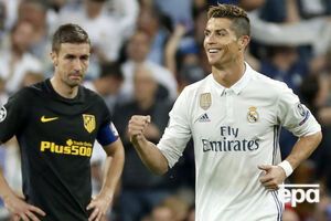 Все три мяча в ворота "Атлетико" забил Роналду (справа)