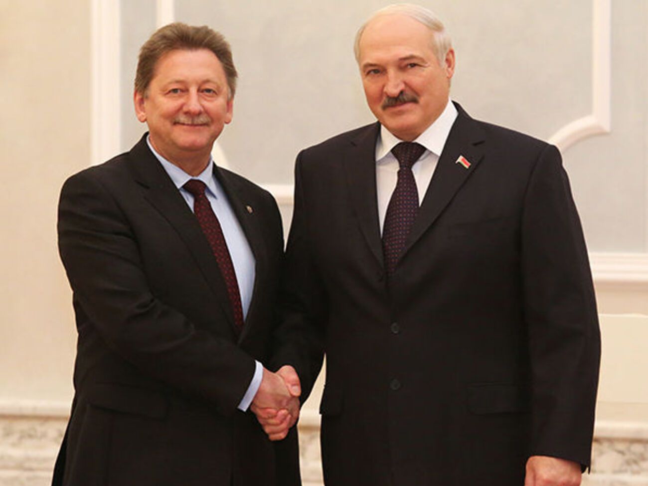 У Мінську відбулася церемонія вручення вірчих грамот послами зарубіжних країн (на фото Ігор Кизим і Олександр Лукашенко)