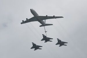 Истребители пролетели с юга от города Беэр-Шева к Иерусалиму и Хайфе