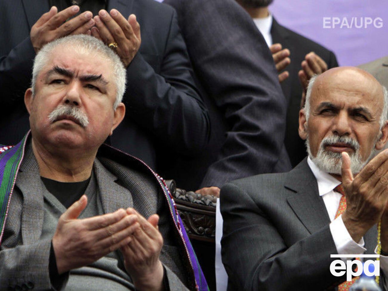 Дустум (ліворуч) і президент Гані об'єднали зусилля у 2014 році