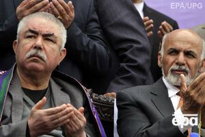 Дустум (ліворуч) і президент Гані об'єднали зусилля у 2014 році