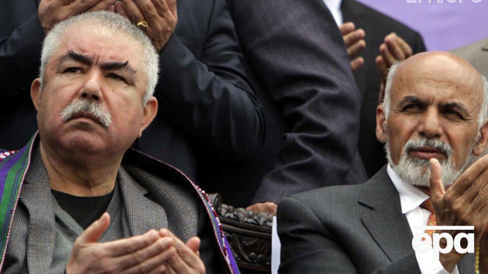 Дустум (ліворуч) і президент Гані об'єднали зусилля у 2014 році