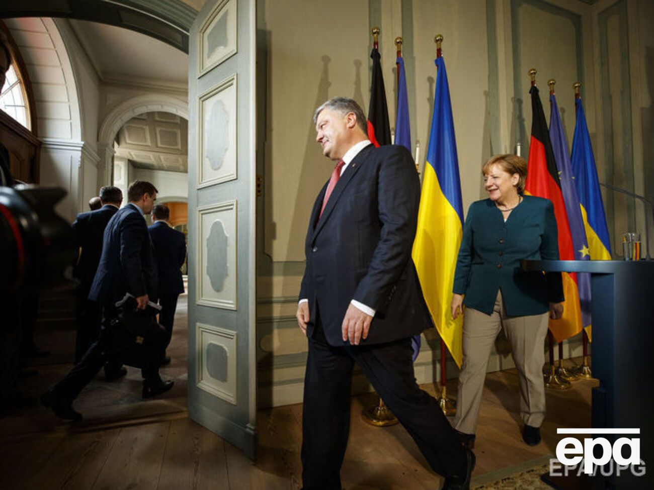 Порошенко и Меркель не комментировали ход и итоги переговоров