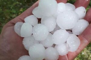 Жителі міста публікують фото аномального граду