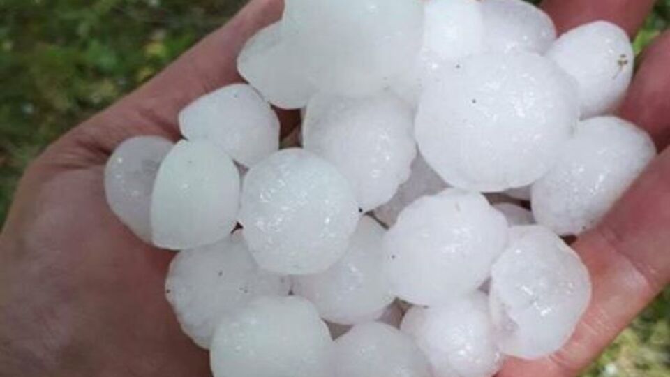 Жителі міста публікують фото аномального граду