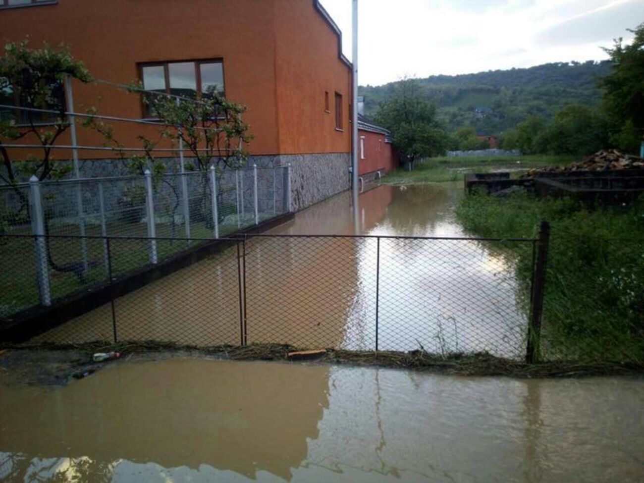 У деяких місцях рівень води сягає 70 см