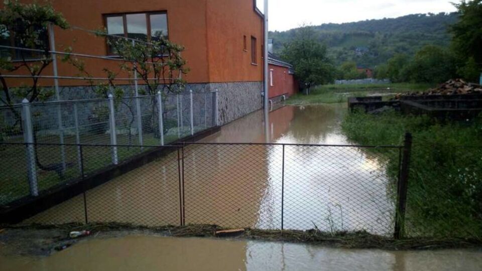 У деяких місцях рівень води сягає 70 см