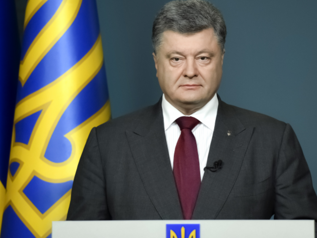 Порошенко:&nbsp;Увешанные этими лентами боевики убивают наших воинов каждые день и ночь