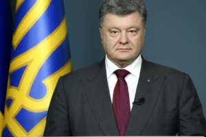 Порошенко: Увешанные этими лентами боевики убивают наших воинов каждые день и ночь