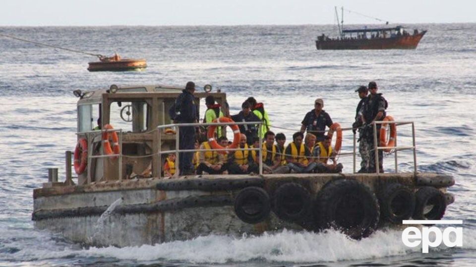 Мігранти прибувають до Австралії морем