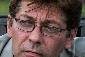 Собчак нічого не вчить Путіна, бо не личить учити хрещеного батька. А поплювати в Порошенка – сама Луб'янка звеліла