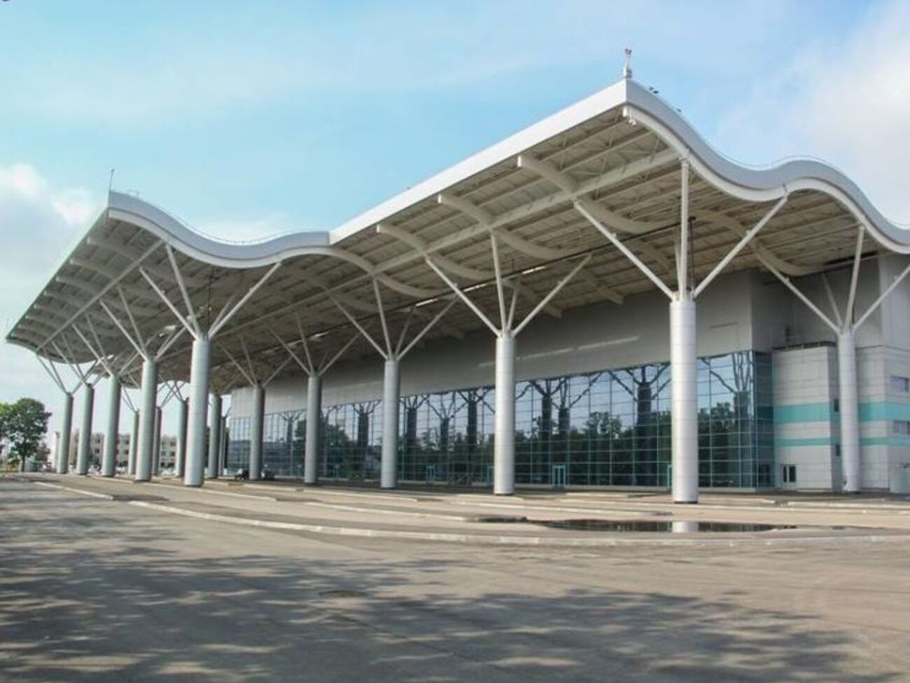 Поліція евакуювала 250 людей із будівлі Одеського аеропорту