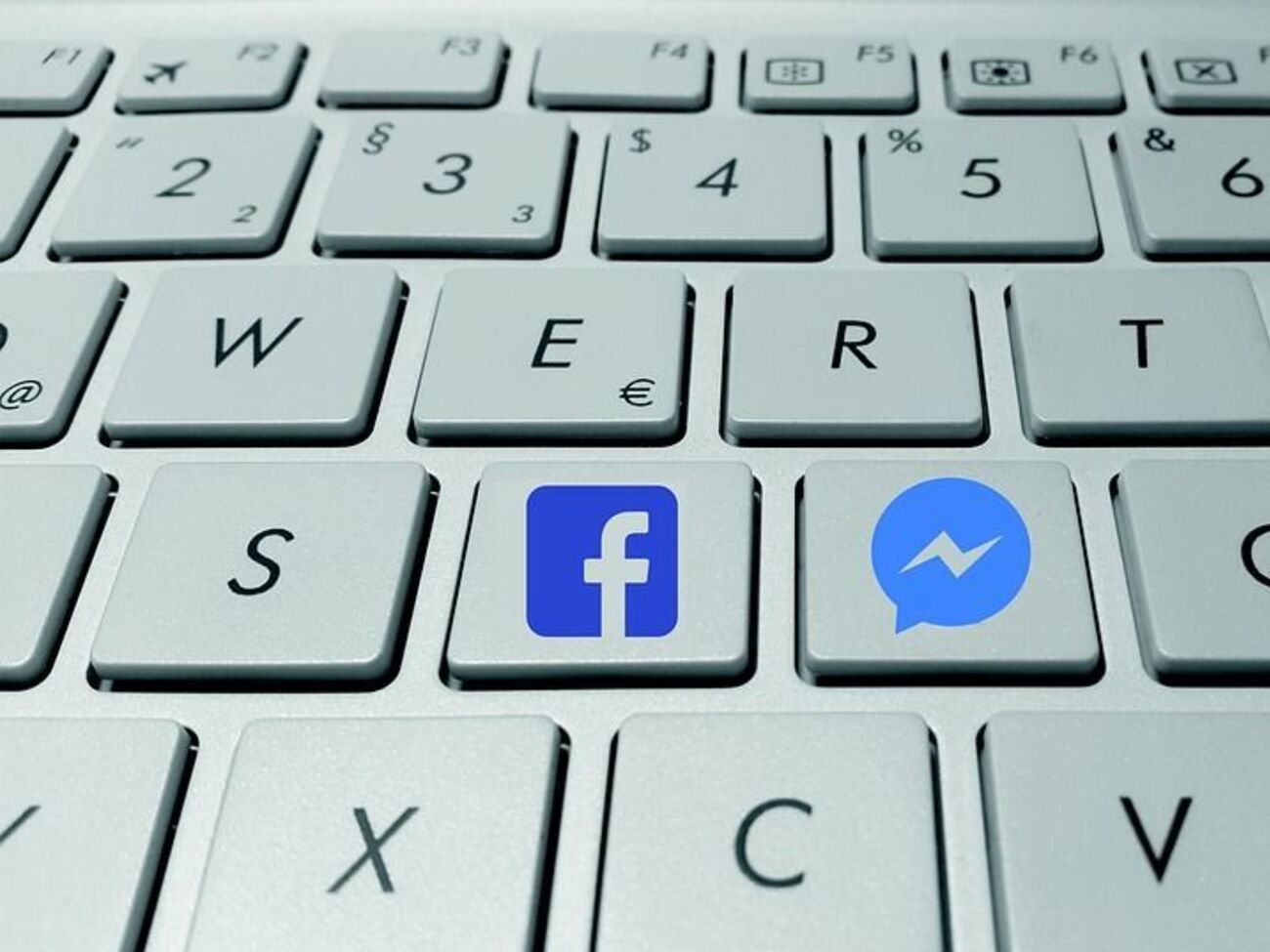 У Facebook заклики до вбивства президента США видаляють модератори, стверджує The Gurdian