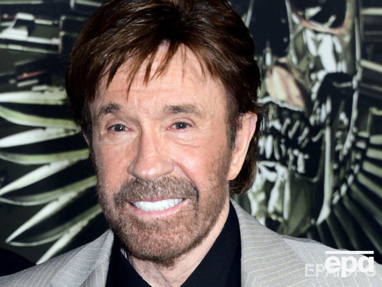 Норрис уступил в соревновании с пожилой женщиной